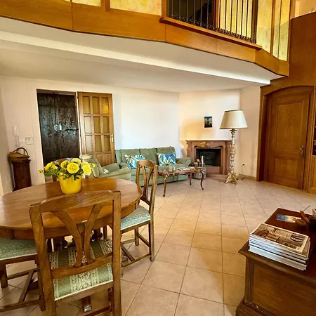 فندق مبيت وإفطار La Zuppa أسيسي